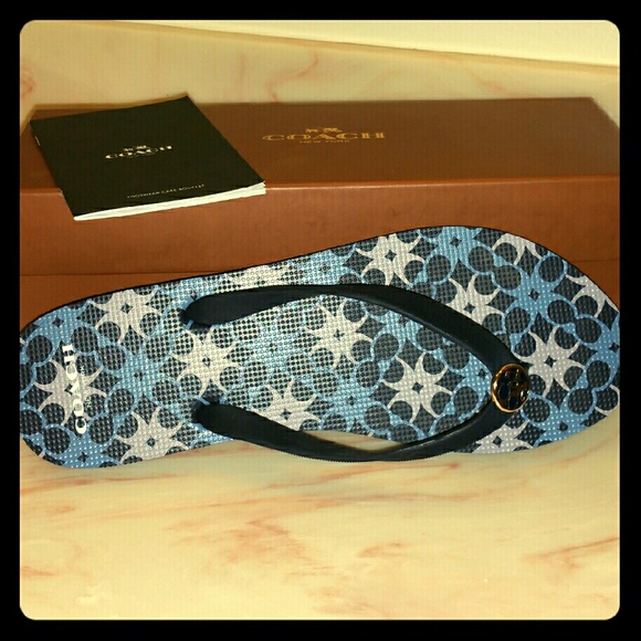 🆕 COACH Alessa Geometric Signature Flip Flops - Picture 6 of 9