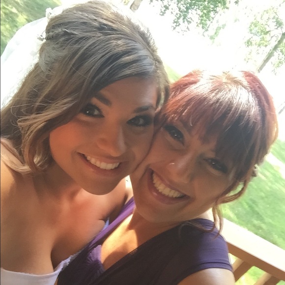 Meet your Posher, Stephanie - Picture 2 of 4