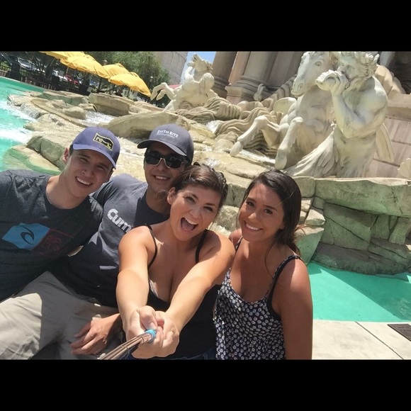 Meet your Posher, Stephanie - Picture 3 of 4