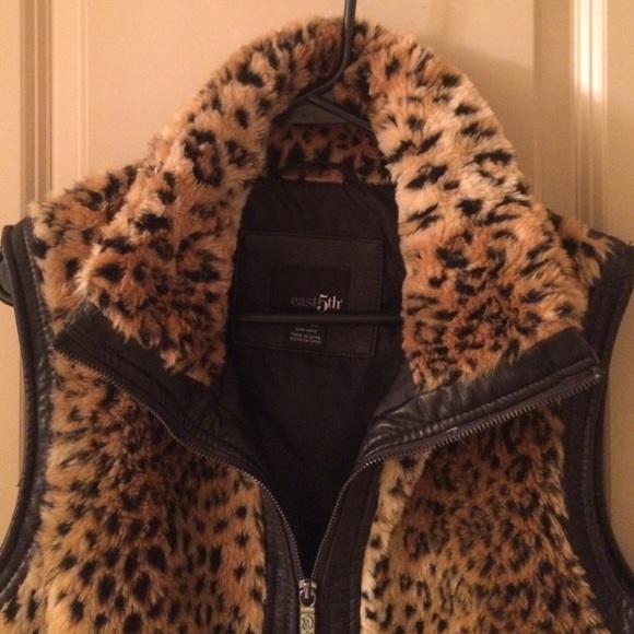 Faux fur zip up vest with cheetah - Picture 3 of 3