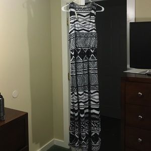 Maxi dress with black and white patterns (size L)