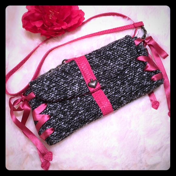 💕Vera Wang Princess tweed blk/wht pink clutch💖