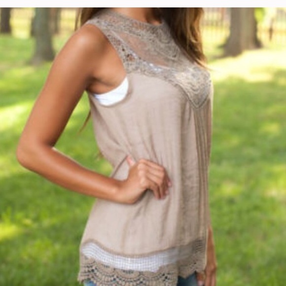 • Chiffon Blouse with Lace details - Picture 2 of 4