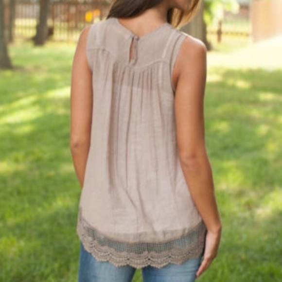 • Chiffon Blouse with Lace details - Picture 3 of 4