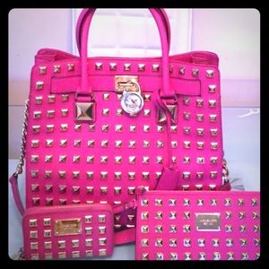 ISO STUDDED MICHAEL KORS PINK HAMILTON BAG