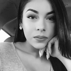 Meet your Posher, Nia