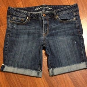 Dark Wash Bermudas