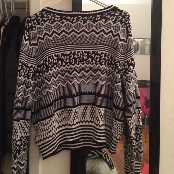 Multi-pattern sweater - Picture 3 of 3
