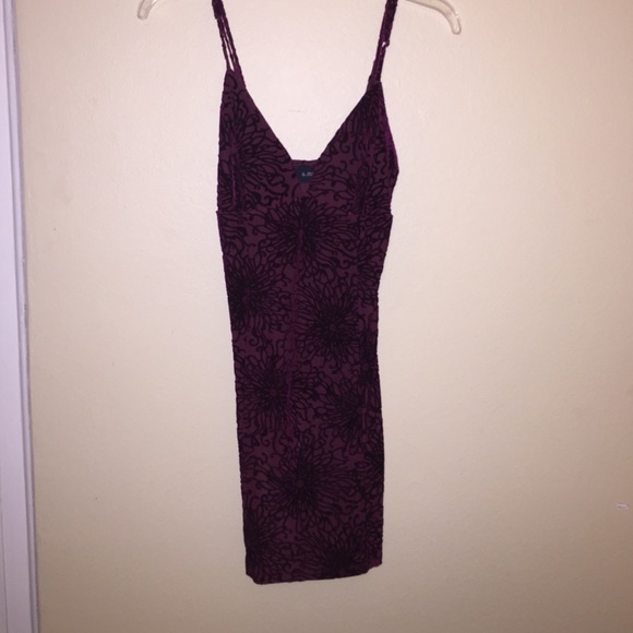 ANTHROPOLOGIE  VELVET MAROON BODYCON DRESS - Picture 1 of 2