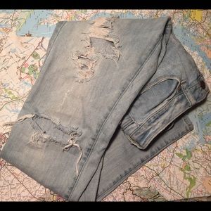 American Eagle Lightwash Distressed jeans size 12
