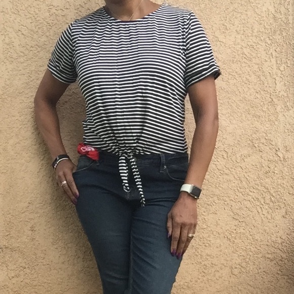 Front Tie Crop Top - Picture 3 of 4