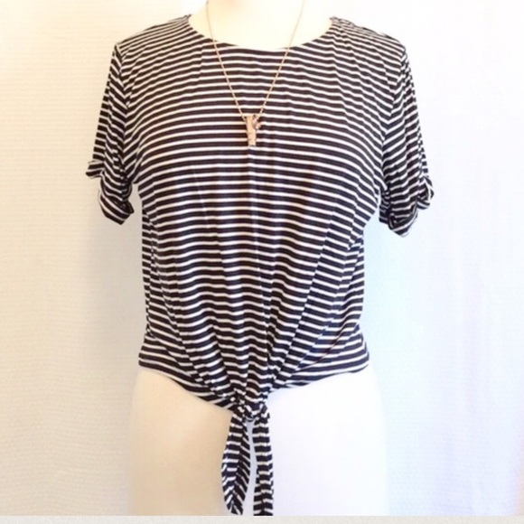 Front Tie Crop Top - Picture 2 of 4