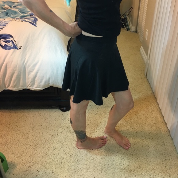 Like new Skater skirt by VS PINK - Picture 4 of 7