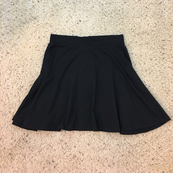 Like new Skater skirt by VS PINK - Picture 5 of 7