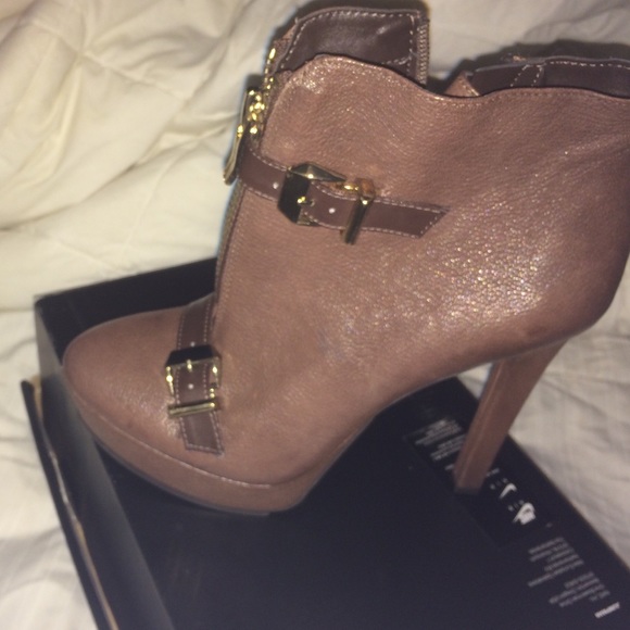 BCBG generation Booties