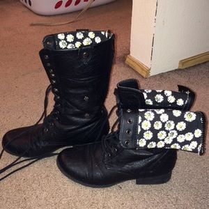 Fold over combat boots