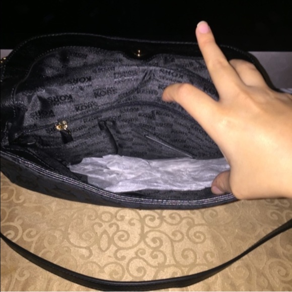 Authentic Michael Kors Crossbody in Black - Picture 3 of 4