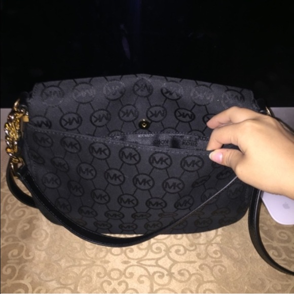 Authentic Michael Kors Crossbody in Black - Picture 4 of 4