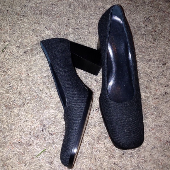 Never worn Ann Taylor heels !