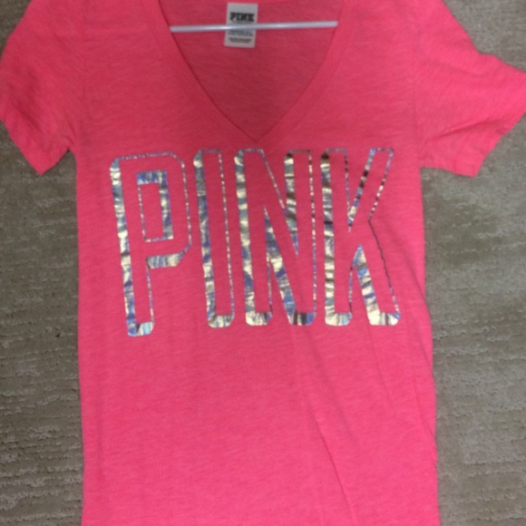 V-neck tee