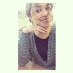 Meet your Posher, Yanira