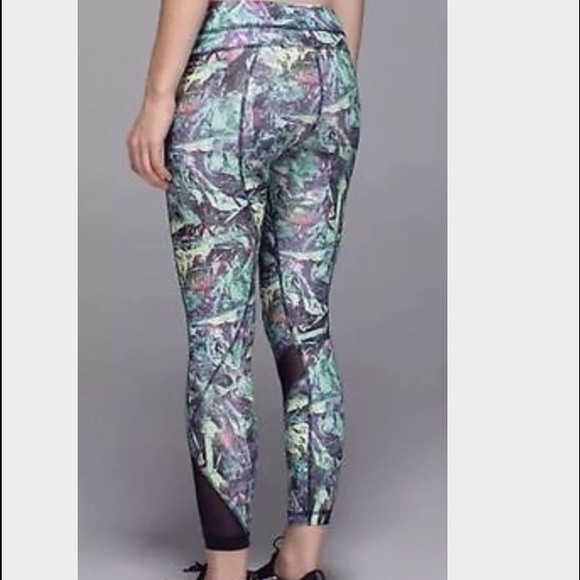 Lululemon inspire tight II - Picture 1 of 3