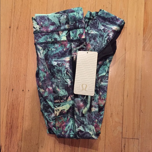 Lululemon inspire tight II - Picture 2 of 3