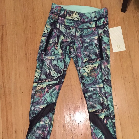 Lululemon inspire tight II - Picture 3 of 3