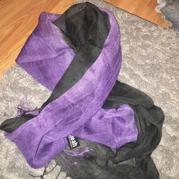 Scarf/Wrap - Picture 1 of 1