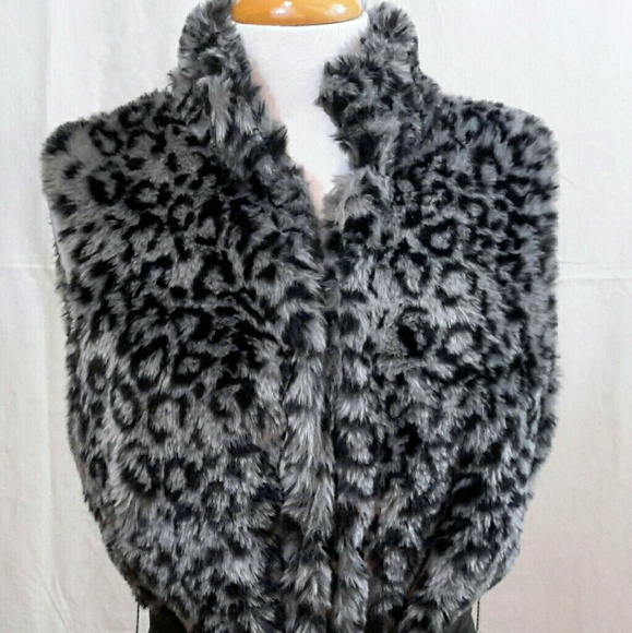 Faux Fur Vest - Picture 3 of 4