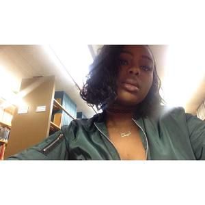 Meet your Posher, Zakia