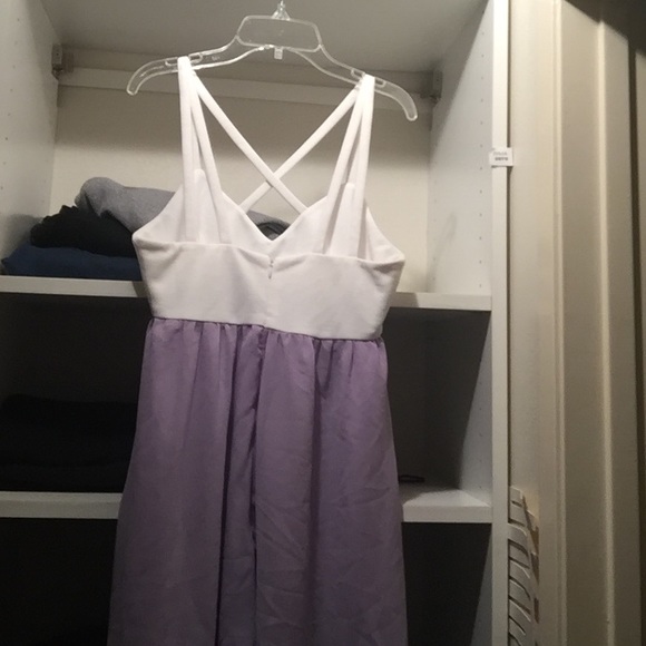 White and purple lose dress - Picture 2 of 2