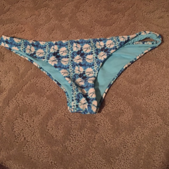 3 set Hollister/tillys bottoms - Picture 3 of 4