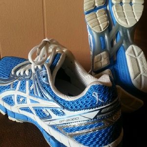 Oasis used once Size 7