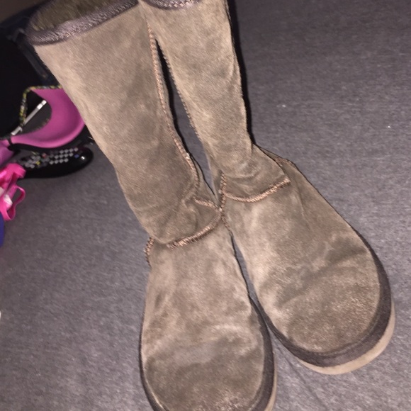 Uggs - Picture 2 of 2