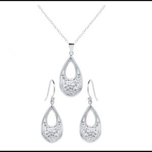 Beautiful Pendant & Earrings w/Swarovski Crystals