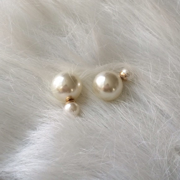 SOLD OUT Faux pearl earrings - Picture 2 of 2