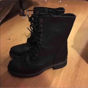 Combat boots