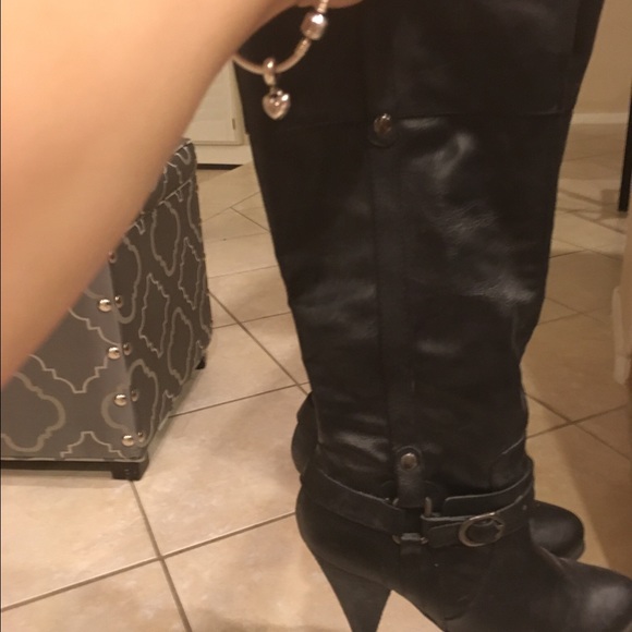 Shoes - Picture 2 of 4