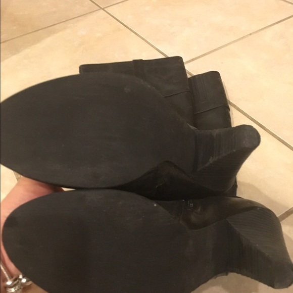 Shoes - Picture 3 of 4