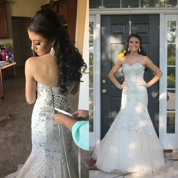 Dresses & Skirts - prom dress