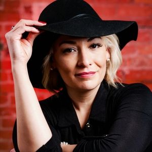 Meet your Posher, Dee