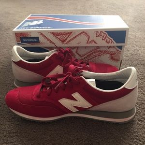 New Balance sneakers burgundy and white