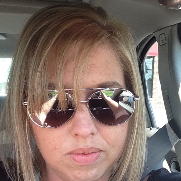 Meet your Posher, Heather - Picture 1 of 1