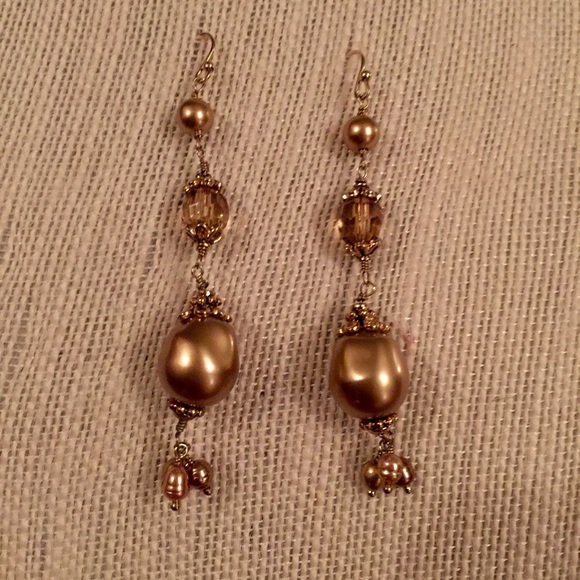 Liz Claiborne Jewelry - LIZ CLAIBORNE GOLD TONE & AMBER BEADED EARRINGS