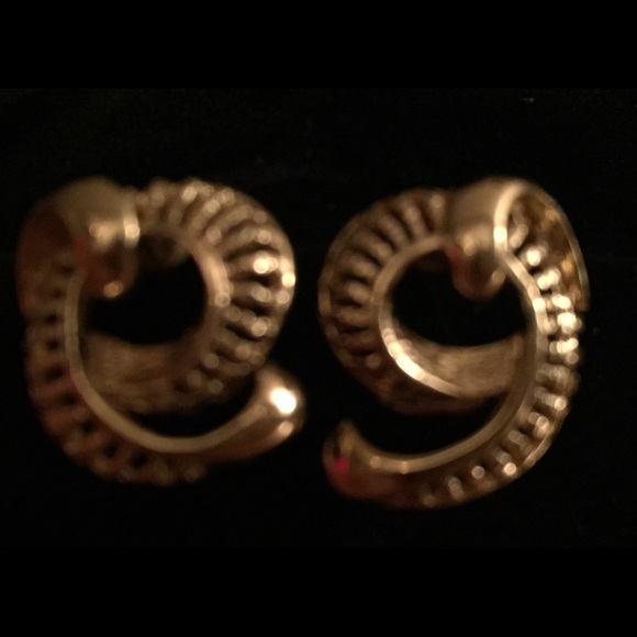 Monet Jewelry - VINTAGE MONET GOLD TONE CLIP ON EARRINGS
