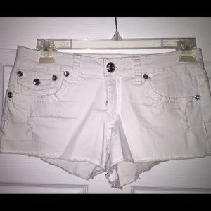 White shorts size 11