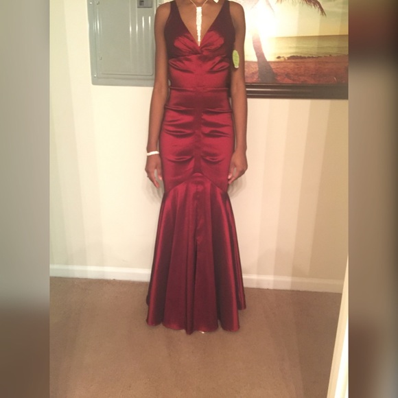 Dresses & Skirts - Beautiful Burgundy Prom Dress😻