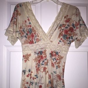 Wet seal flower shirt with lace detail size medium