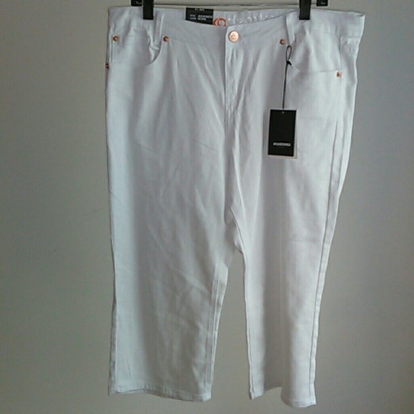 Akademiks white capri